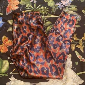 Super Heroine Leggings orange shiny leopard